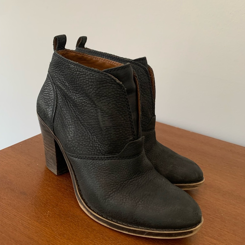 Lucky Brand - Distressed all Leather Ankle Boots Sz 8